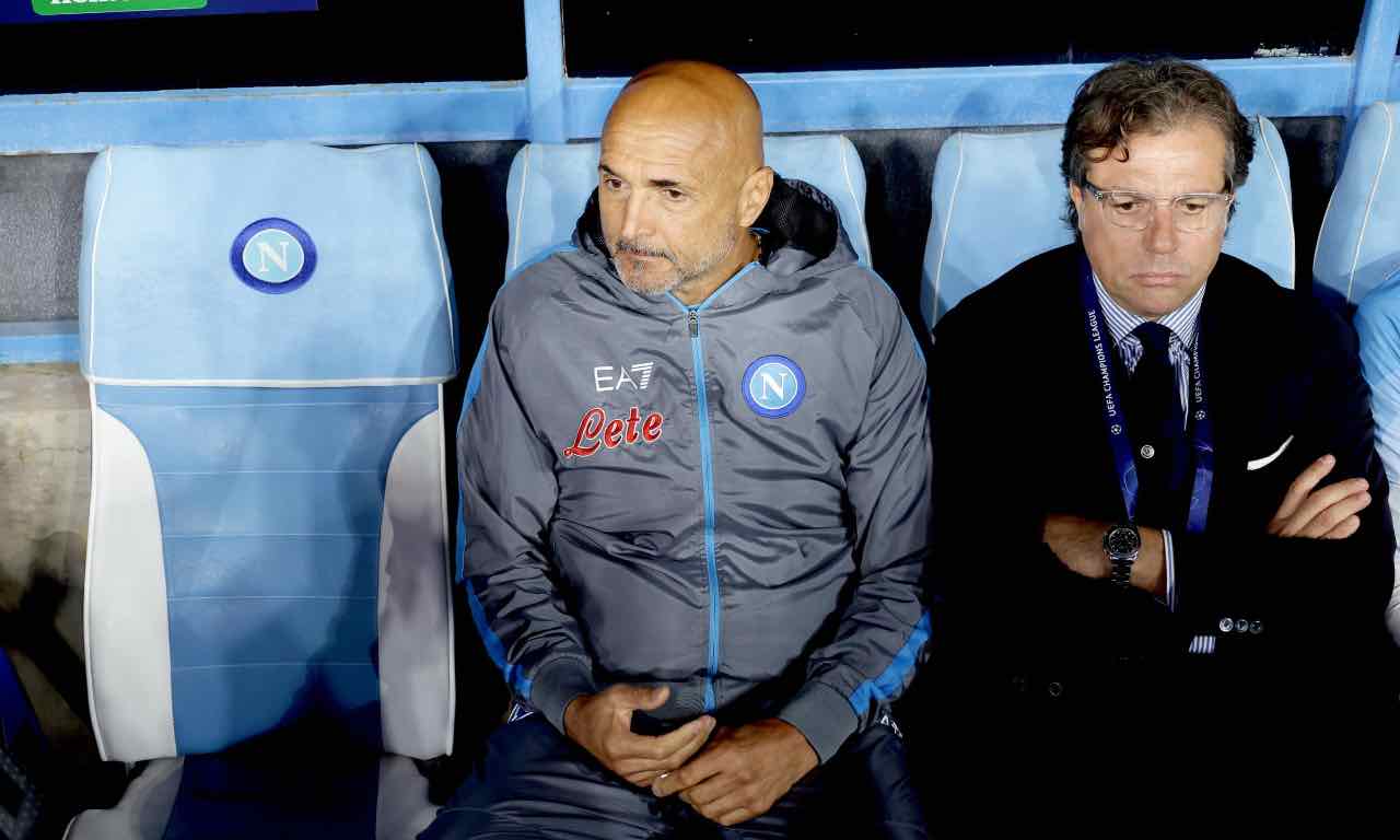 Spalletti e Giuntoli seduti in panchina 