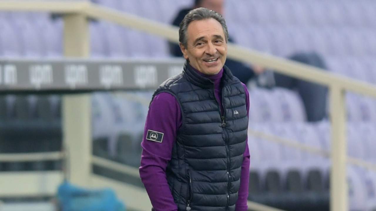 Prandelli sorridente: è uno dei profili validi per la sostituzione di Allegri 