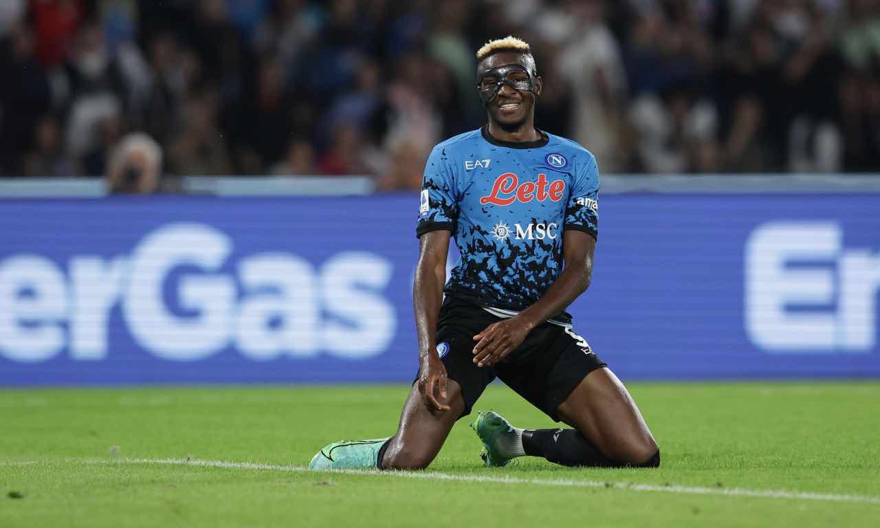 Osimhen sorridente in Napoli-Bologna