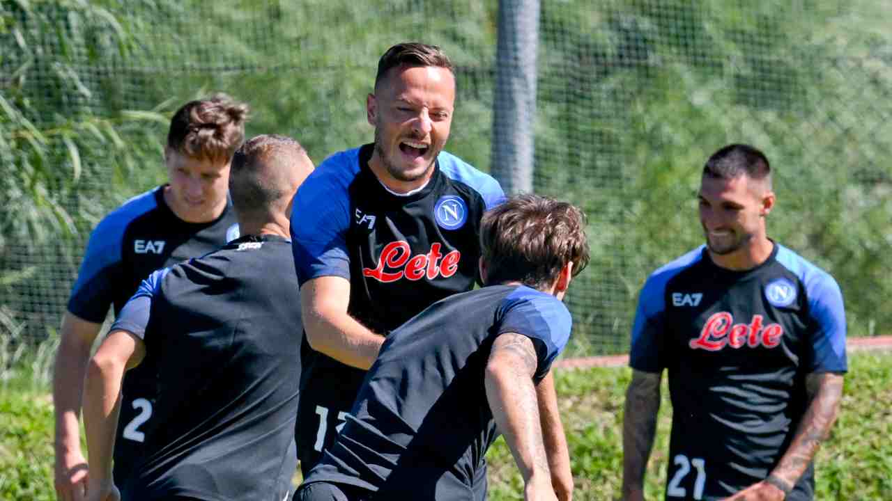 Rrahmani in allenamento con il Napoli