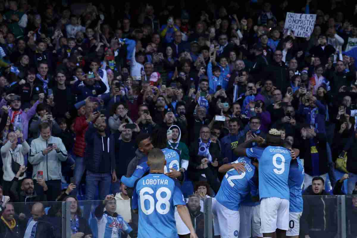 Esultanza Napoli: nuovo accordo commerciale per il club di De Laurentiis 