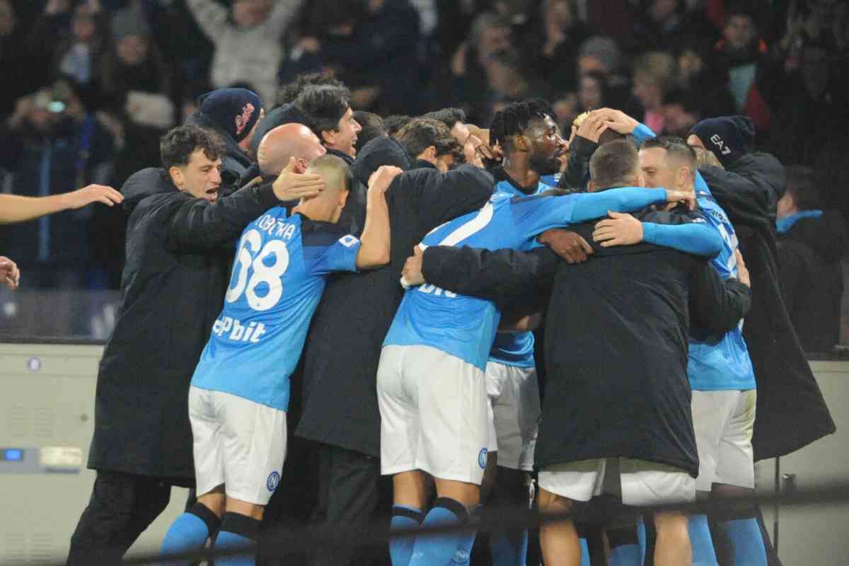 Giocatori del Napoli si abbracciano