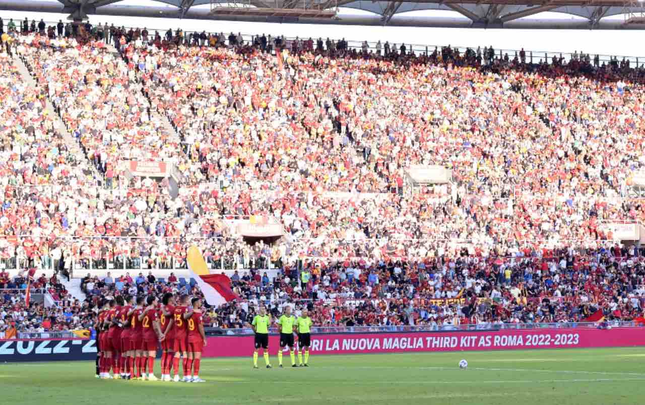 Tifosi della Roma sugli spalti all'Olimpico