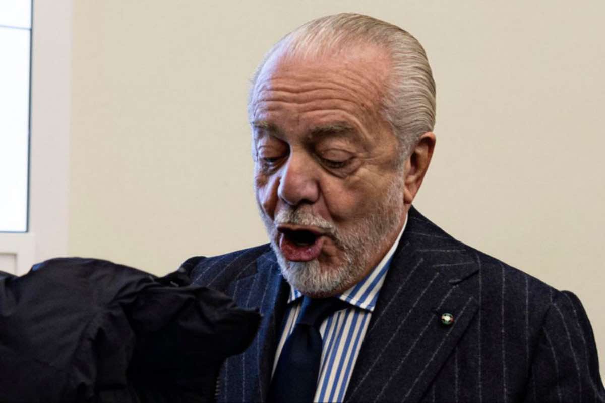 Napoli, De Laurentiis sorride