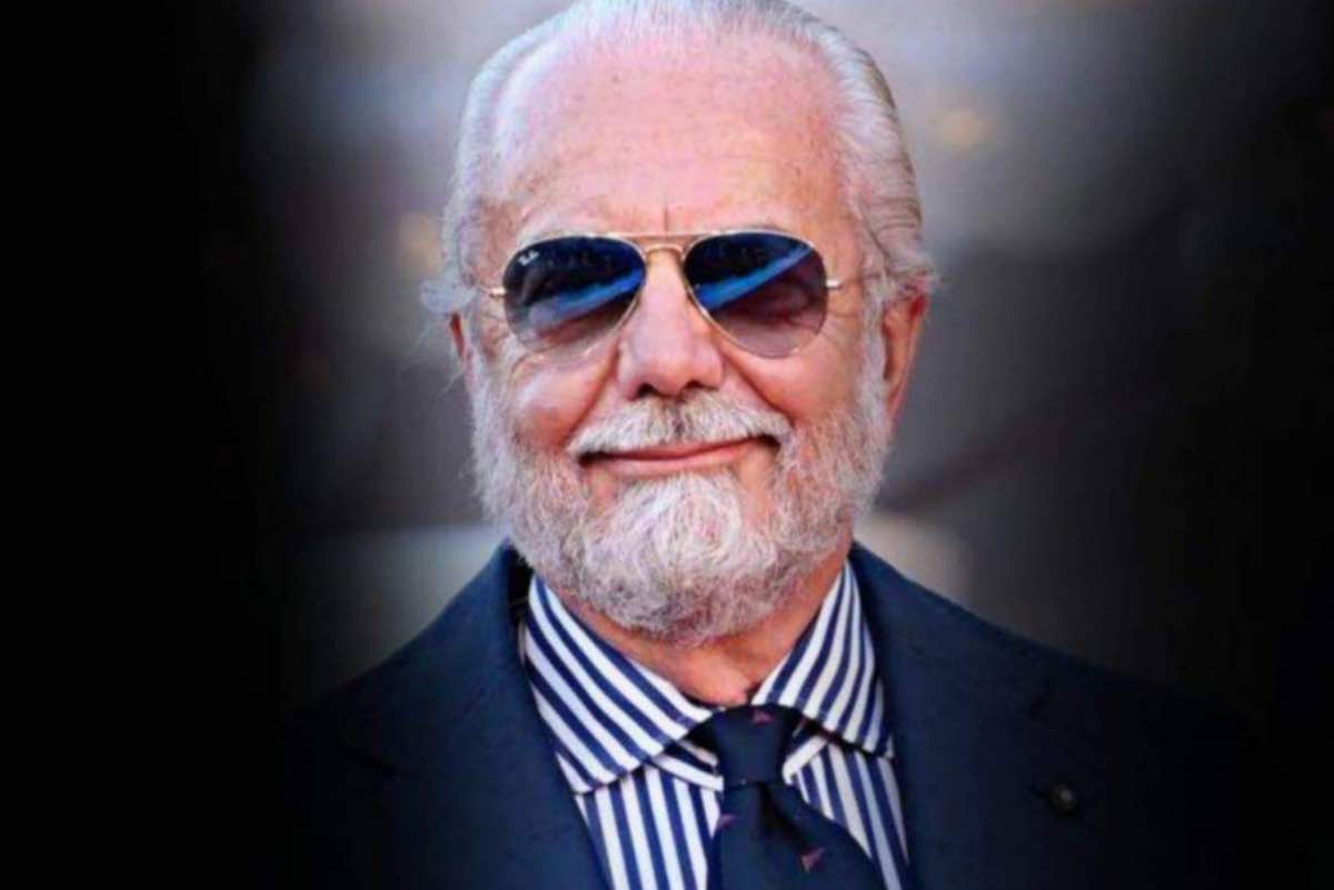 Napoli, De Laurentiis sorride