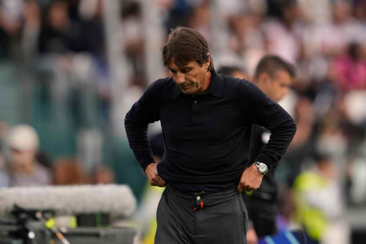 Antonio Conte amareggiato per il calciatore