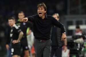 Conte ha stravolto ancora il suo Napoli