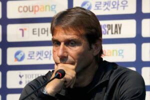 Antonio Conte in conferenza