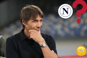 Antonio Conte, il logo del Napoli e un punto interrogativo