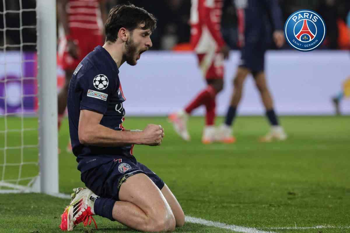 Kvicha Kvaratskhelia, attaccante del PSG, che esulta dopo un gol